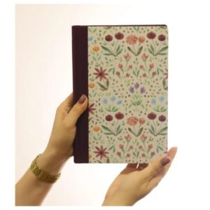 Biblia da Mulher de Fé - Letra Grande NVI - Tecido Vinho Sobre Capa Dura, Aquarela